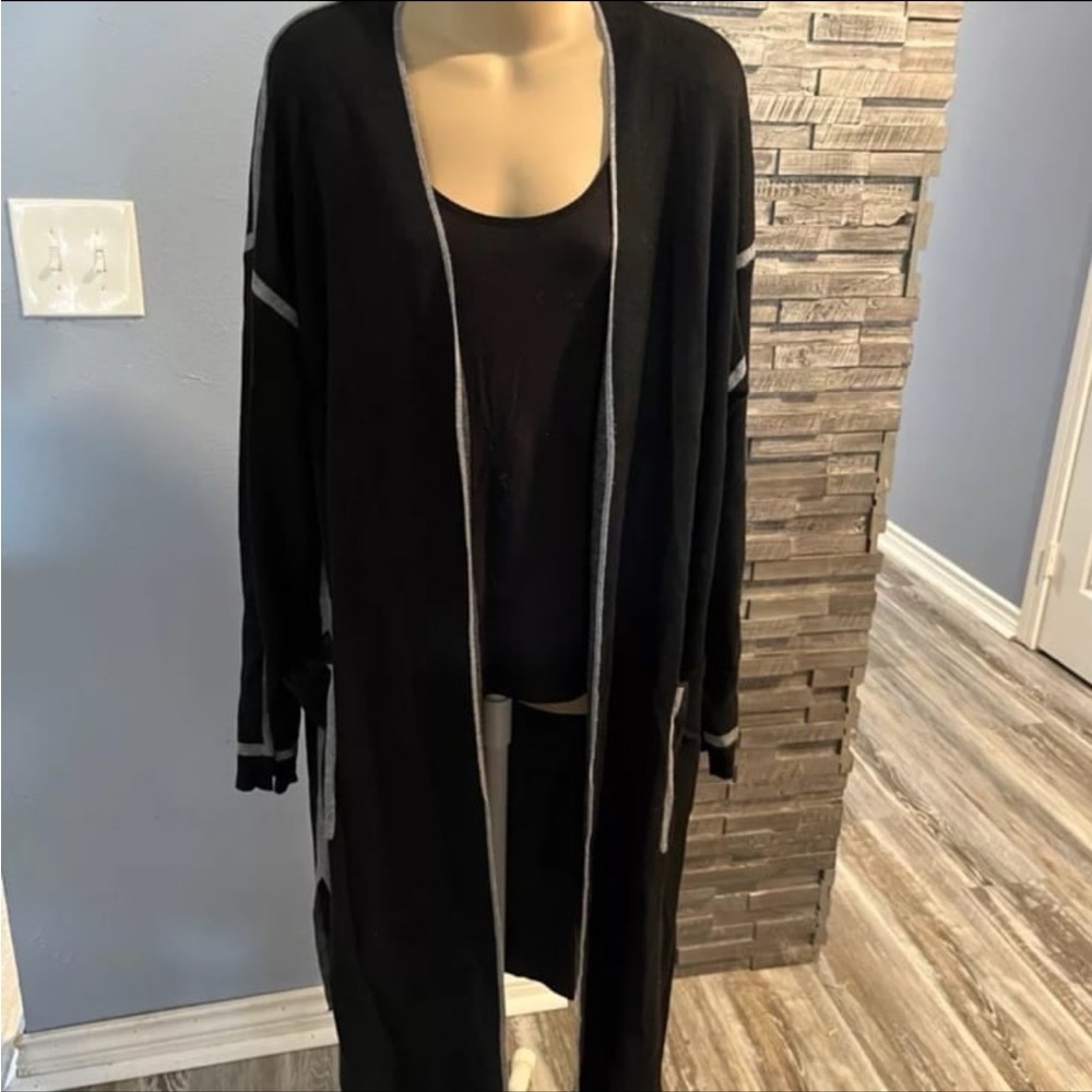 Tahari Black and Gray Women's Sweater